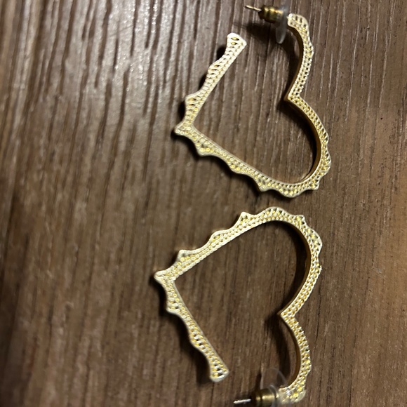 Kendra Scott Sophie Heart Hoop Earrings - Picture 2 of 4